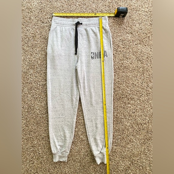 NBA sweatpants light gray.men's M.elastic waist band & hem.drawstrings.3 Pockets - Picture 5 of 8